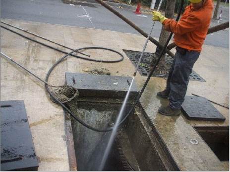 中沙池底污泥如何清理